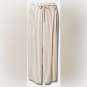 Torrid Pull-On Wide Leg Washable Gauze High Rise Pant - Size 3